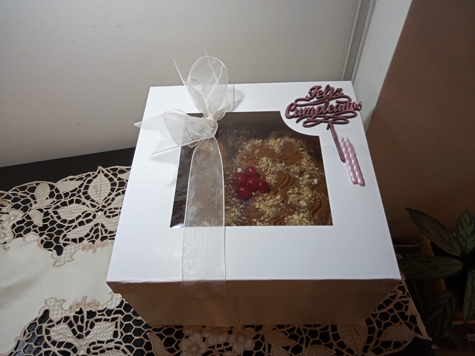 Torta de nueces y almendras y manjar